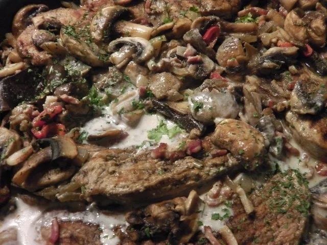 Jägerpfanne: Jägerschnitzel in Pilzsoße - Rezept - Bild Nr. 2