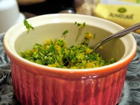 Rezept: Hähnchenbrust auf Tomatensauce mit Gremolata und würzigem Quinoa Bild Nr. 3 Hähnchenbrust auf Tomatensauce mit Gremolata und würzigem Quinoa - Rezept - Bild Nr. 3