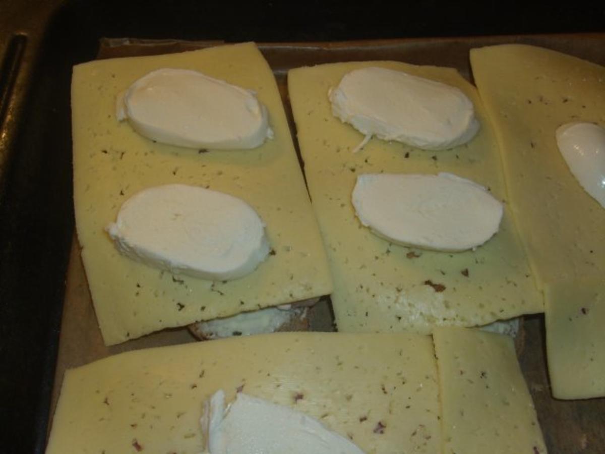Hacksteaks auf Brot mit Käse überbacken - Rezept - Bild Nr. 5