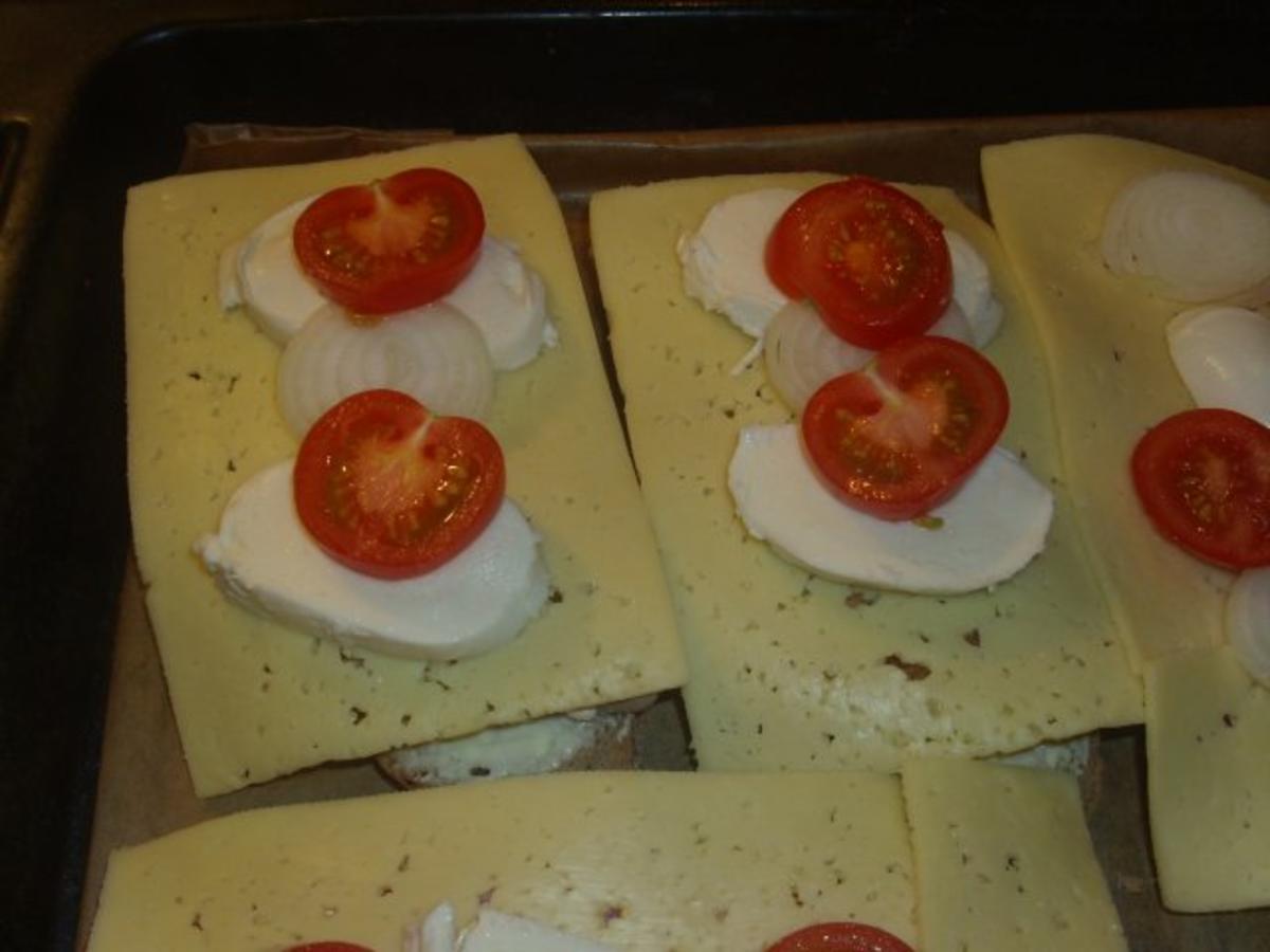 Hacksteaks auf Brot mit Käse überbacken - Rezept - Bild Nr. 6