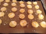 Hefeplätzchen mit Hagelzucker - Rezept