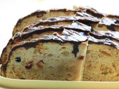 Rezept: Saison; Winter: Sektfrüchte-Marzipan-Stollen Saison; Winter: Sektfrüchte-Marzipan-Stollen - Rezept