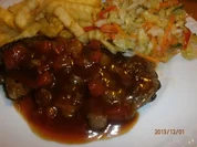 Rezept: Monkey Gland Steak mit Chakalaka-Krautsalat Monkey Gland Steak mit Chakalaka-Krautsalat - Rezept