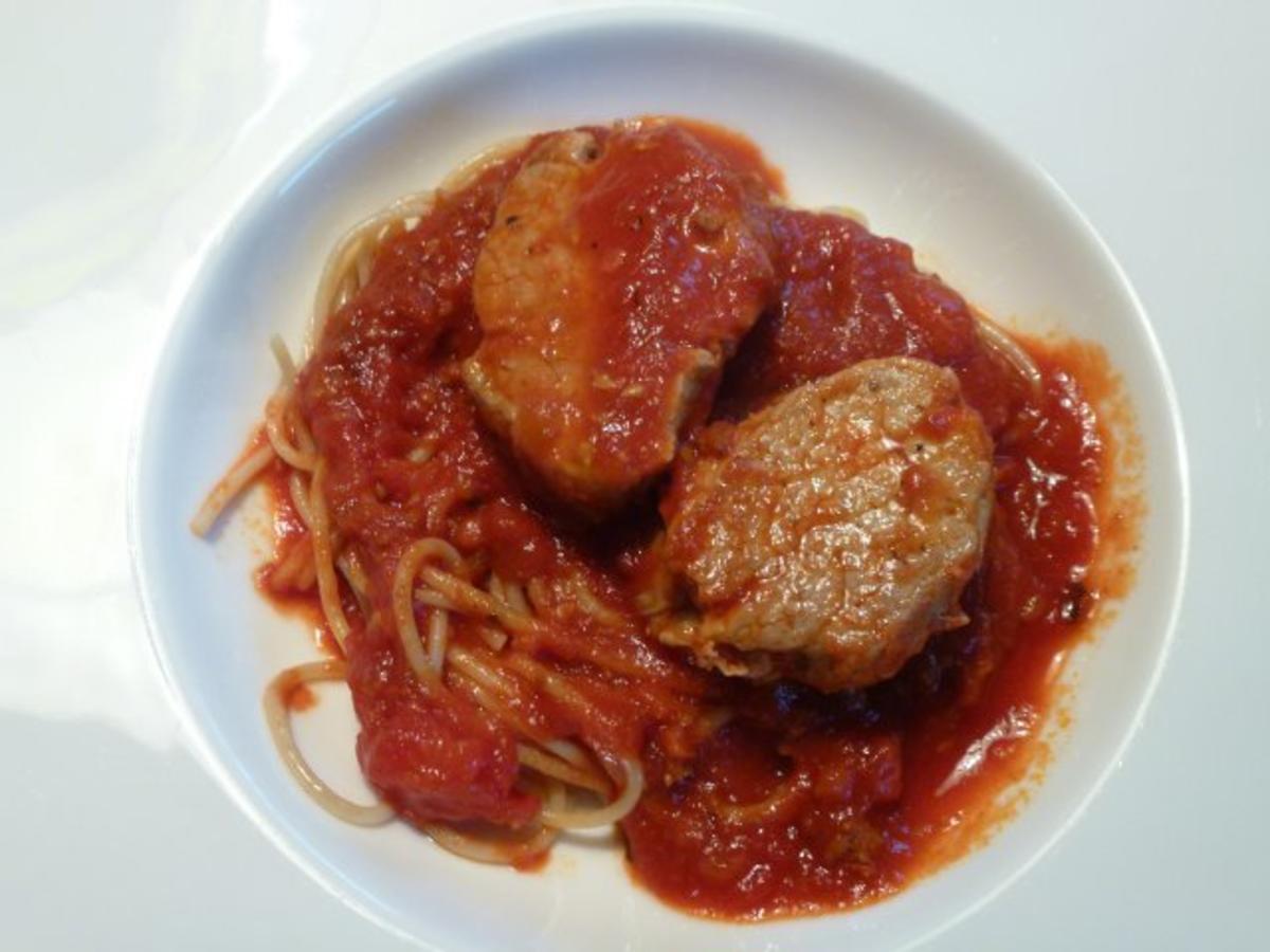 Feuriges -Tomatiges Schweinefilet Gulasch - einfach - von Test00