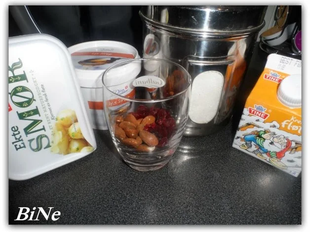 Rezept: BiNe` S MANDEL - KARAMELLBONBONS Bild Nr. 3 BiNe` S MANDEL - KARAMELLBONBONS - Rezept - Bild Nr. 3