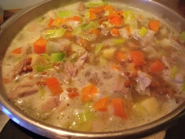 Rezept: Roter Linseneintopf mit Bauchfleisch und Cabanossi Bild Nr. 6 Roter Linseneintopf mit Bauchfleisch und Cabanossi - Rezept - Bild Nr. 6