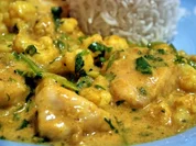 Curry mit Hähnchen, Blumenkohl und Zuckerschoten - Rezept