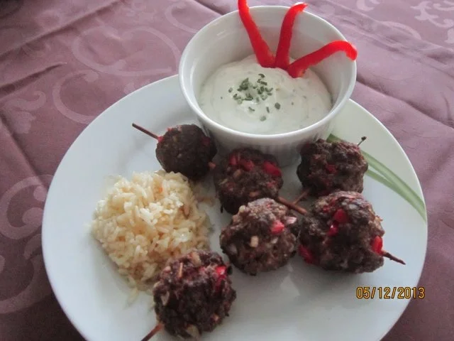 Rezept: Spiesse mit Kräuterdip Spiesse mit Kräuterdip - Rezept