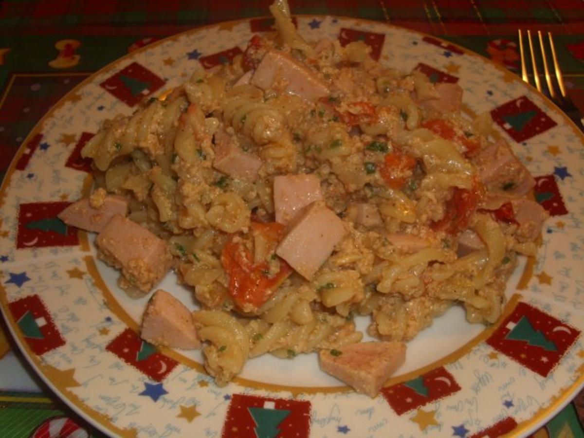 Nudeln mit Knoblauchwurst und Rührei - einfach - von Hoenowbear