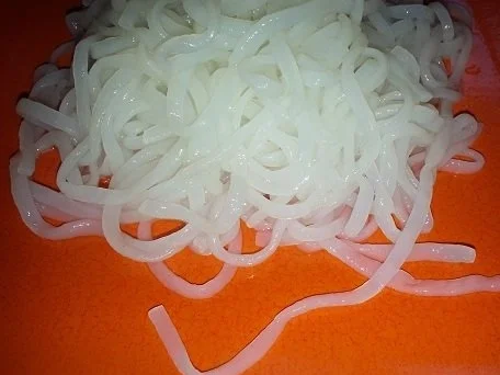 Shirataki Nudelsalat mit Garnelen (Konjaknudelsalat) - Rezept - Bild Nr. 2