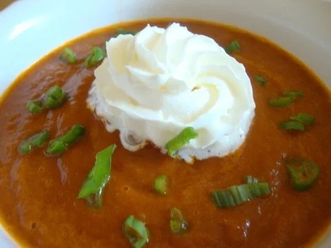 Tomatensuppe mit "Gin-Sahne" - Rezept