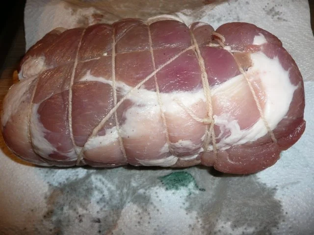 Rollbraten mit Knödel und Salat - Rezept - Bild Nr. 2