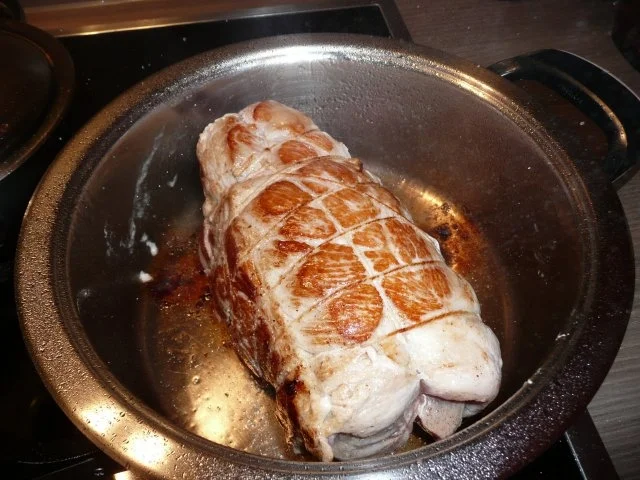 Rollbraten mit Knödel und Salat - Rezept - Bild Nr. 3