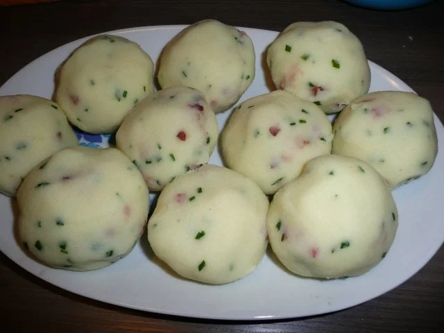 Rollbraten mit Knödel und Salat - Rezept - Bild Nr. 6