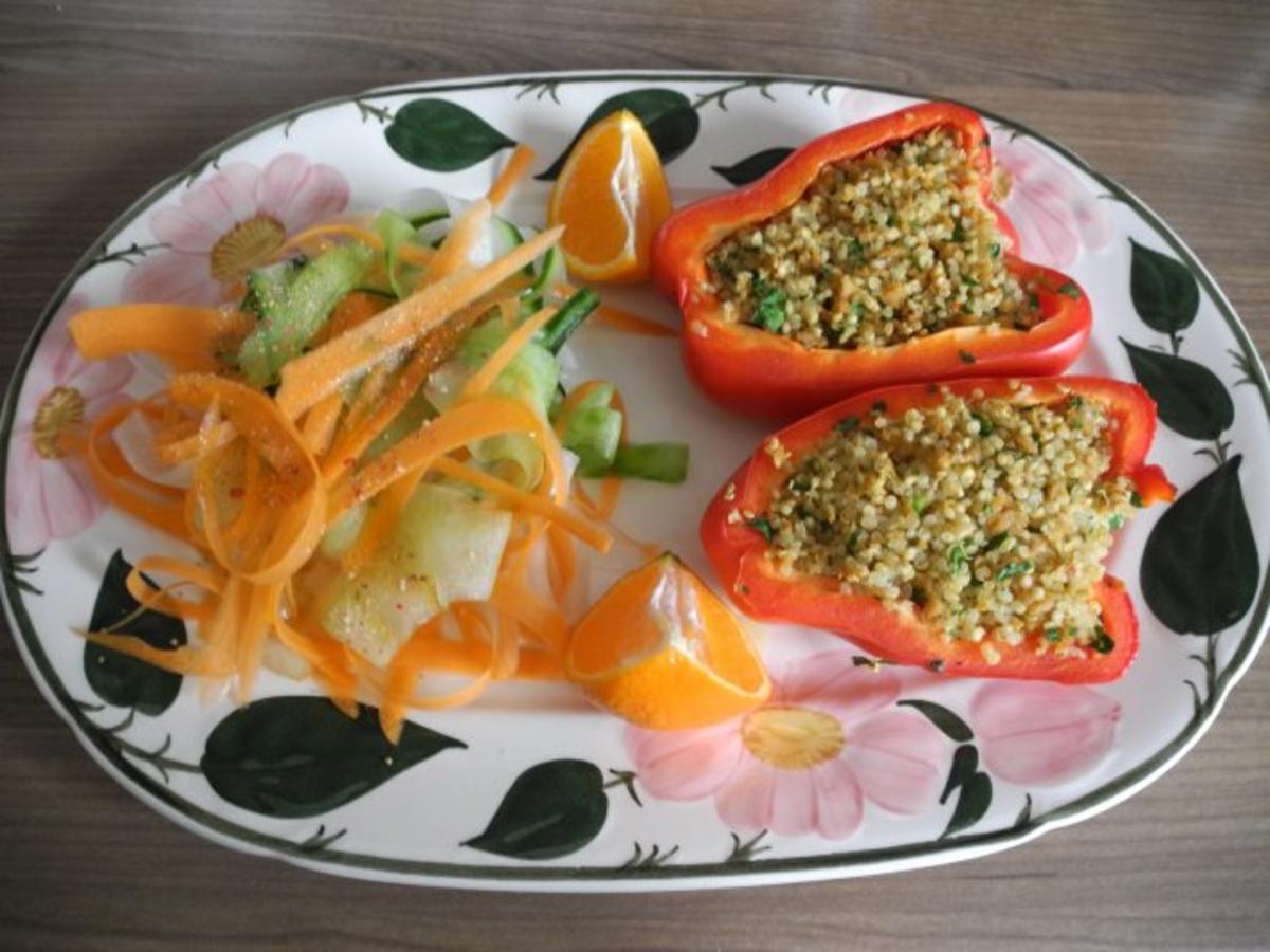 Vegan : Paprikaschoten mit würziger Quinoa - Füllung - Rezept