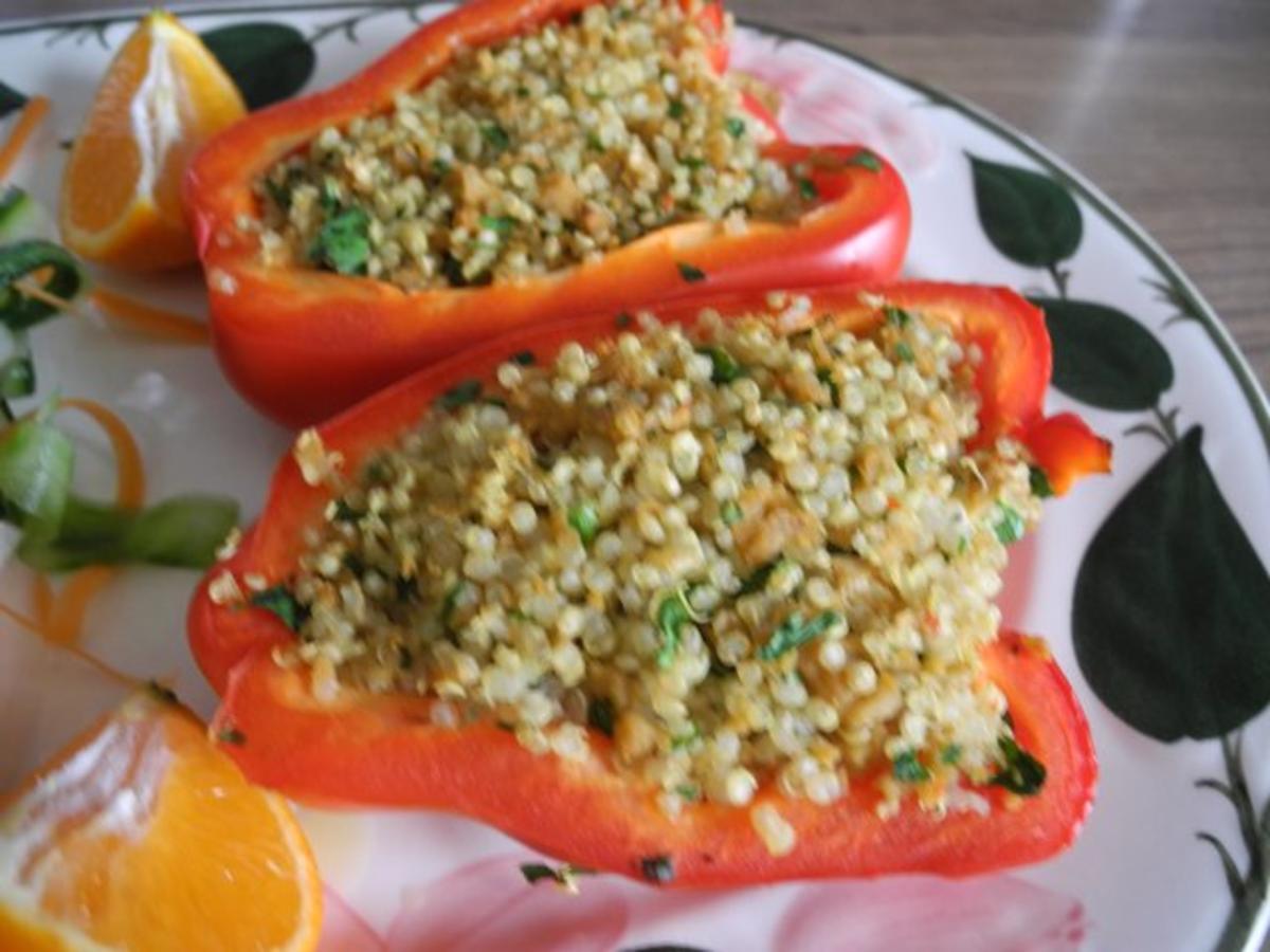 Vegan : Paprikaschoten mit würziger Quinoa - Füllung - Rezept - Bild Nr. 2