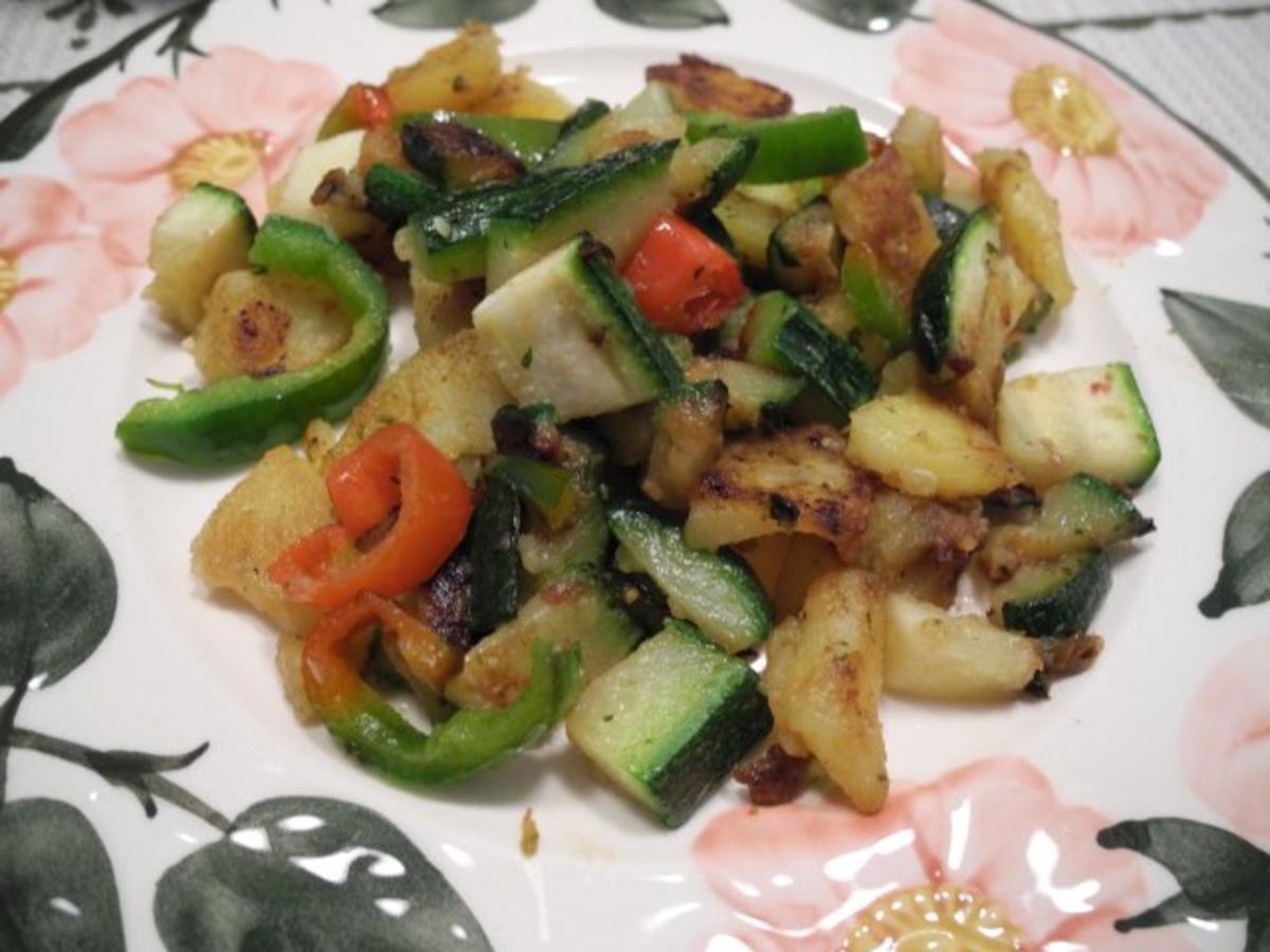 Vegan : 2 Gänge - Essen : Bunte Pfanne und Griessuppe mit ...