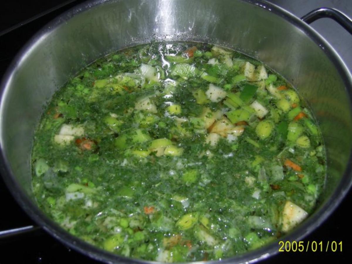 Suppen & Eintöpfe: Nudelsuppe mit knackigem Gemüse - Rezept - Bild Nr. 6