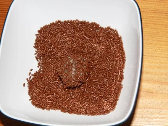 Rumkugeln aus Weiser Schokolade - Rezept - Bild Nr. 6