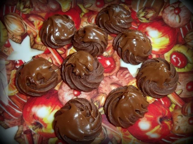 Rezept: Weihnachtsplätzchen: Nougat-Spritzgebäck Weihnachtsplätzchen: Nougat-Spritzgebäck - Rezept