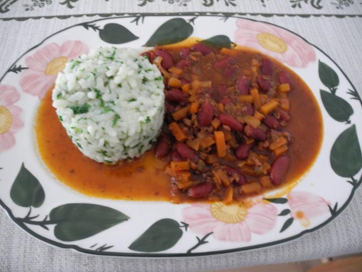 Vegan : Karotten - Bohnen - Gulasch an Petersilien - Reis - Rezept