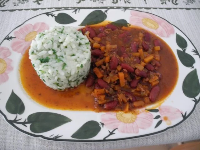 Rezept: Vegan : Karotten - Bohnen - Gulasch an Petersilien - Reis Vegan : Karotten - Bohnen - Gulasch an Petersilien - Reis - Rezept