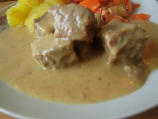 Rezept: Rinderbraten in Crème fraîche -Meerrettichsauce Bild Nr. 2 Rinderbraten in Crème fraîche -Meerrettichsauce - Rezept - Bild Nr. 2