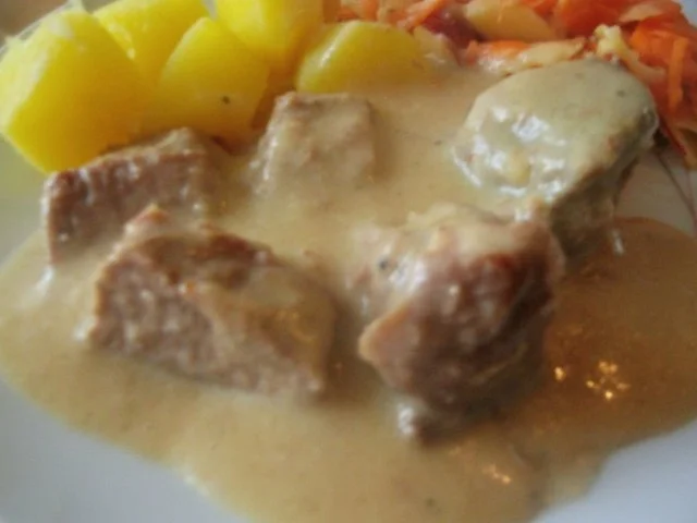 Rezept: Rinderbraten in Crème fraîche -Meerrettichsauce Bild Nr. 7 Rinderbraten in Crème fraîche -Meerrettichsauce - Rezept - Bild Nr. 7