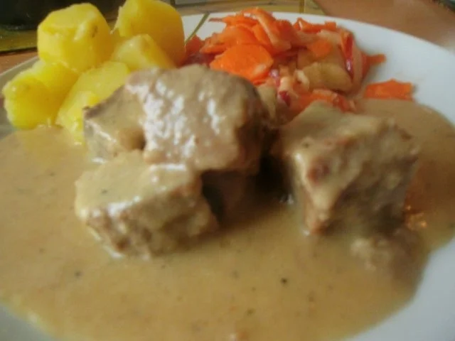 Rezept: Rinderbraten in Crème fraîche -Meerrettichsauce Bild Nr. 8 Rinderbraten in Crème fraîche -Meerrettichsauce - Rezept - Bild Nr. 8