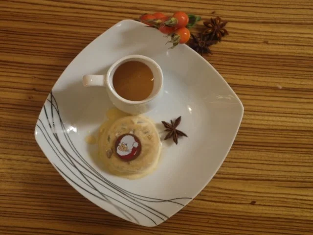 Rezept: Herbst küsst Winter (Weihnachtliches Parfait mit Hagebuttensoße) Herbst küsst Winter (Weihnachtliches Parfait mit Hagebuttensoße) - Rezept