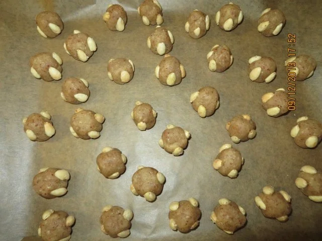 Rezept: Gebäck: Bethmännchen mit Salzmandeln Bild Nr. 3 Gebäck: Bethmännchen mit Salzmandeln - Rezept - Bild Nr. 3