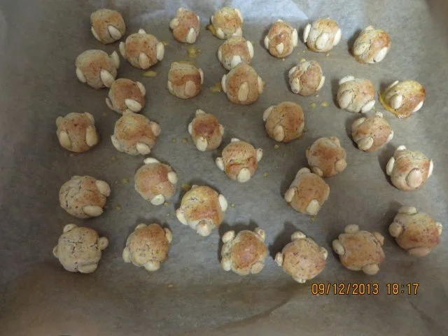 Rezept: Gebäck: Bethmännchen mit Salzmandeln Bild Nr. 4 Gebäck: Bethmännchen mit Salzmandeln - Rezept - Bild Nr. 4