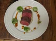 Rehrücken mit Selleriepüree und Rosenkohlblättern an Portwein-Jus - Rezept