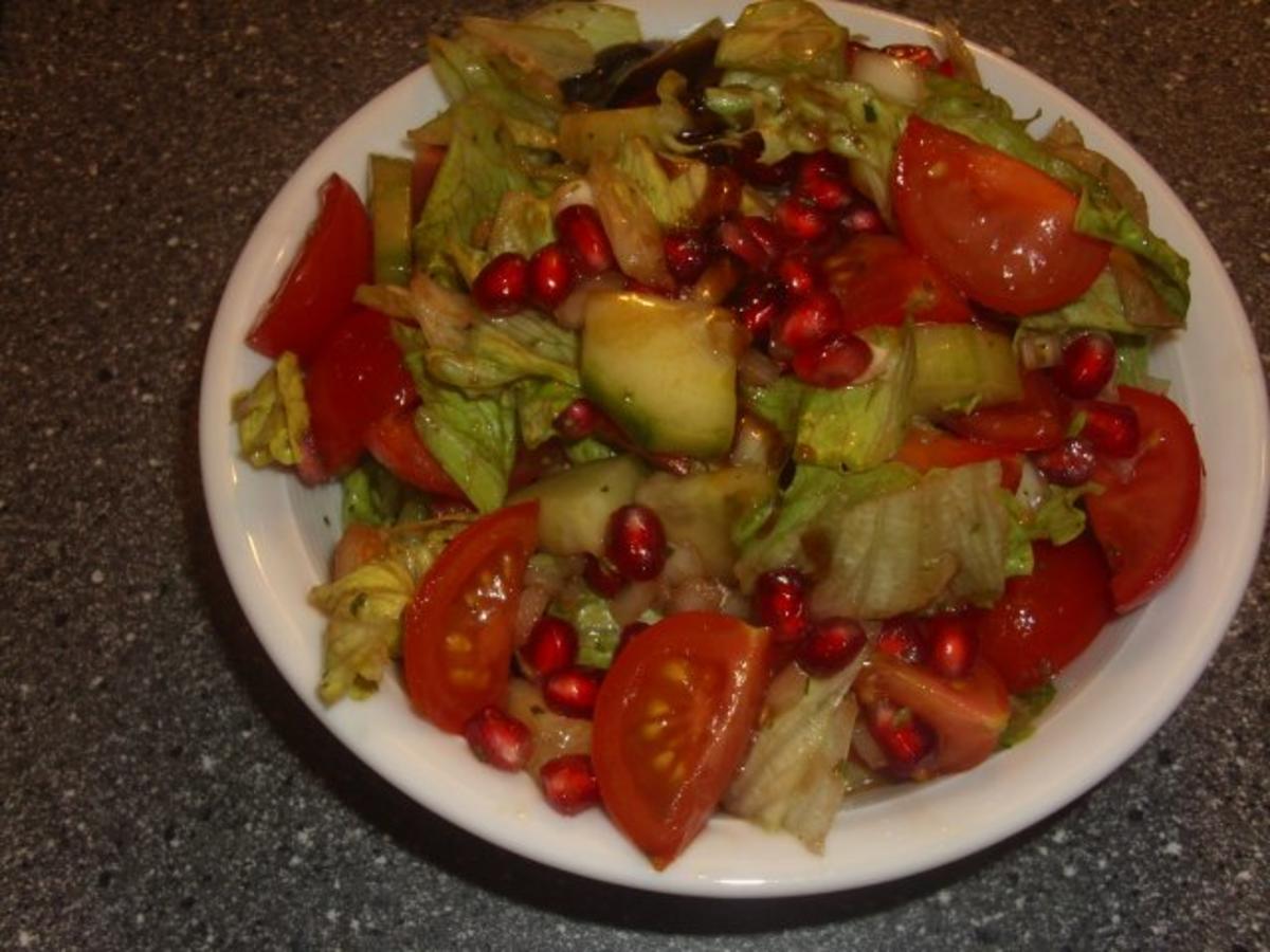 Gemischter Salat mit Granatapfel - Rezept