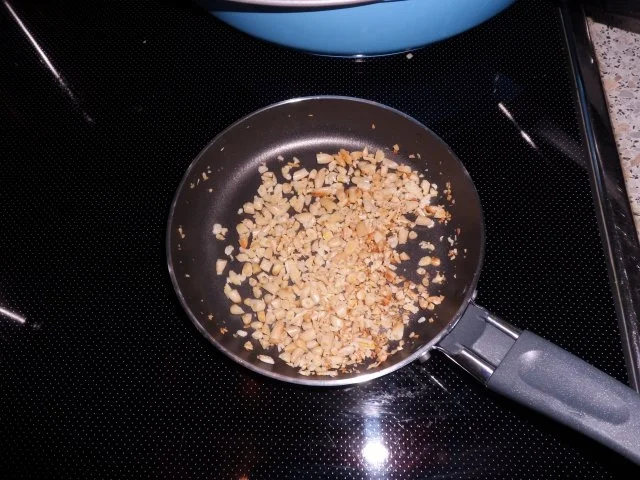 Weihnachtliche Nussnougat-Marzipankugeln - Rezept - Bild Nr. 2