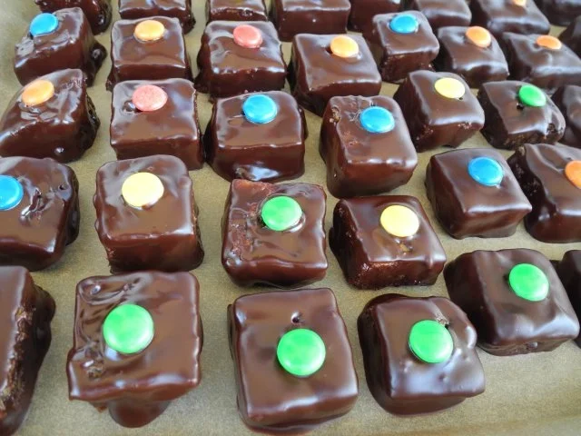 Plätzchen & Kekse : Dominosteine mit bunten Punkten ...schnell gemacht - Rezept