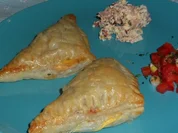 Rezept: Abendessen/Snack: Blätterteigtaschen mit pikanter Feta-Paprika-Füllung Abendessen/Snack: Blätterteigtaschen mit pikanter Feta-Paprika-Füllung - Rezept