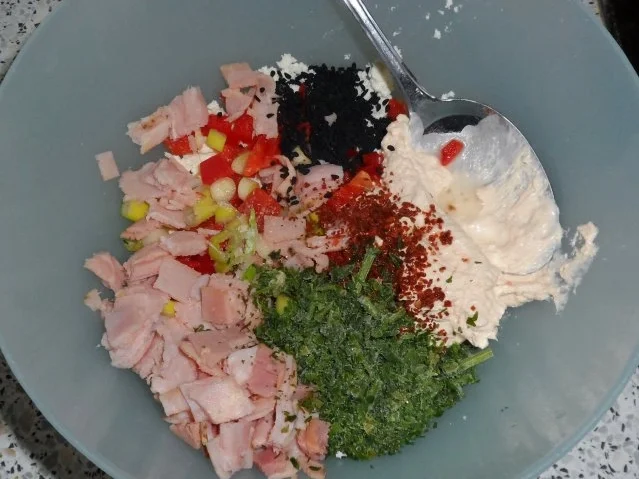 Abendessen/Snack: Blätterteigtaschen mit pikanter Feta-Paprika-Füllung - Rezept - Bild Nr. 2