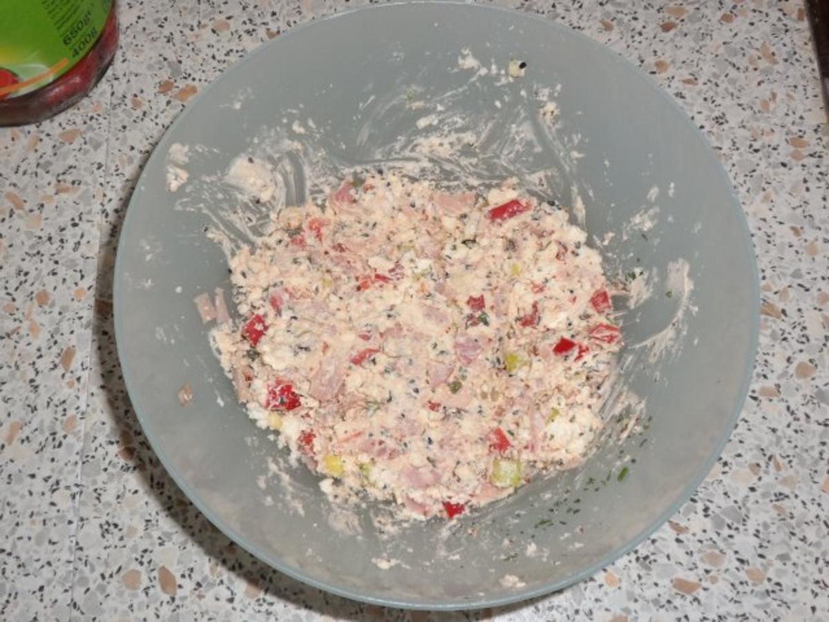 Abendessen/Snack: Blätterteigtaschen mit pikanter Feta-Paprika-Füllung - Rezept - Bild Nr. 3