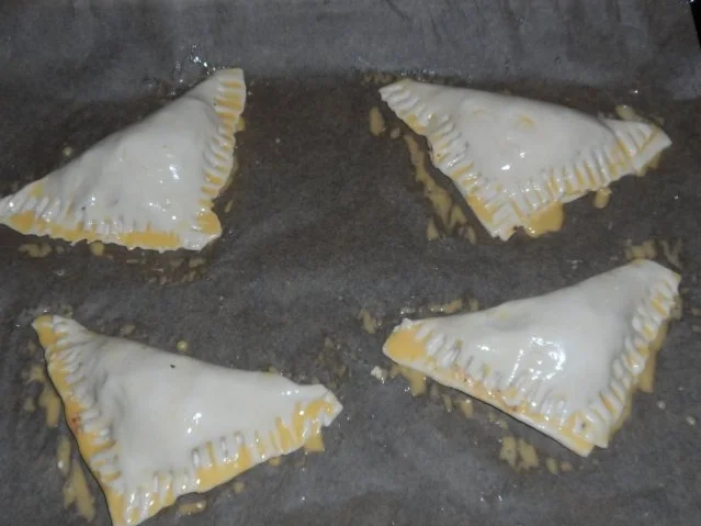 Abendessen/Snack: Blätterteigtaschen mit pikanter Feta-Paprika-Füllung - Rezept - Bild Nr. 6