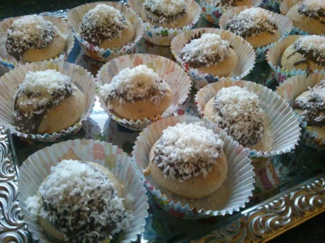 Rezept: Mini Pfannkuchen Cupcakes gefüllt mit KitKat und Nutella-Cocos Haube Bild Nr. 2 Mini Pfannkuchen Cupcakes gefüllt mit KitKat und Nutella-Cocos Haube - Rezept - Bild Nr. 2