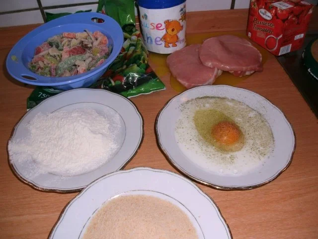 Rezept: kleine Steaks paniert und kross gebraten mit buntem Gemüse und Tomatensoße Bild Nr. 3 kleine Steaks paniert und kross gebraten mit buntem Gemüse und Tomatensoße - Rezept - Bild Nr. 3