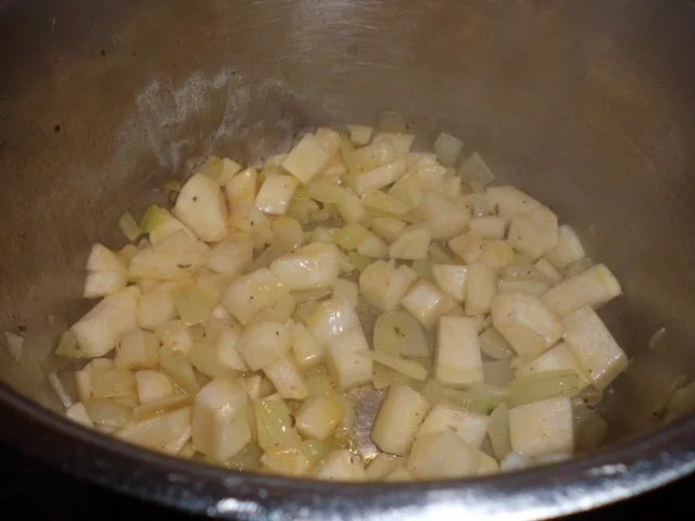 Rezept: Suppe: Grüne Bohnen-Petersilienwurzel-Cremesuppe Bild Nr. 4 Suppe: Grüne Bohnen-Petersilienwurzel-Cremesuppe - Rezept - Bild Nr. 4