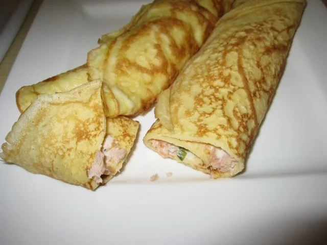 Rezept: Pfannkuchen mit Lachs-Garnelen-Füllung Pfannkuchen mit Lachs-Garnelen-Füllung - Rezept