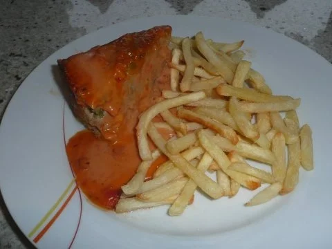 Hackfleischtorte mit Zigeunersoße - Rezept