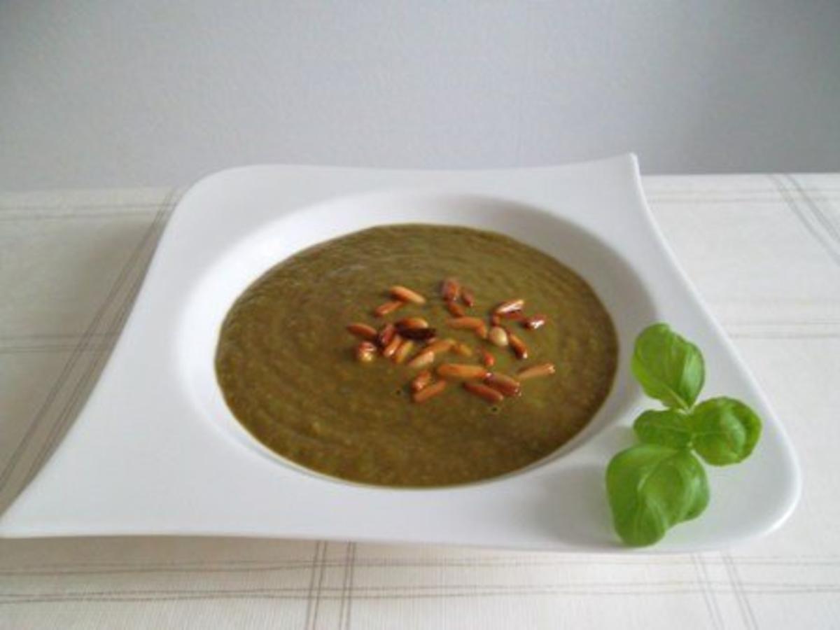 Grünkohl Cremesuppe mit Pinienkerne verfeinert - Rezept - Bild Nr. 11
