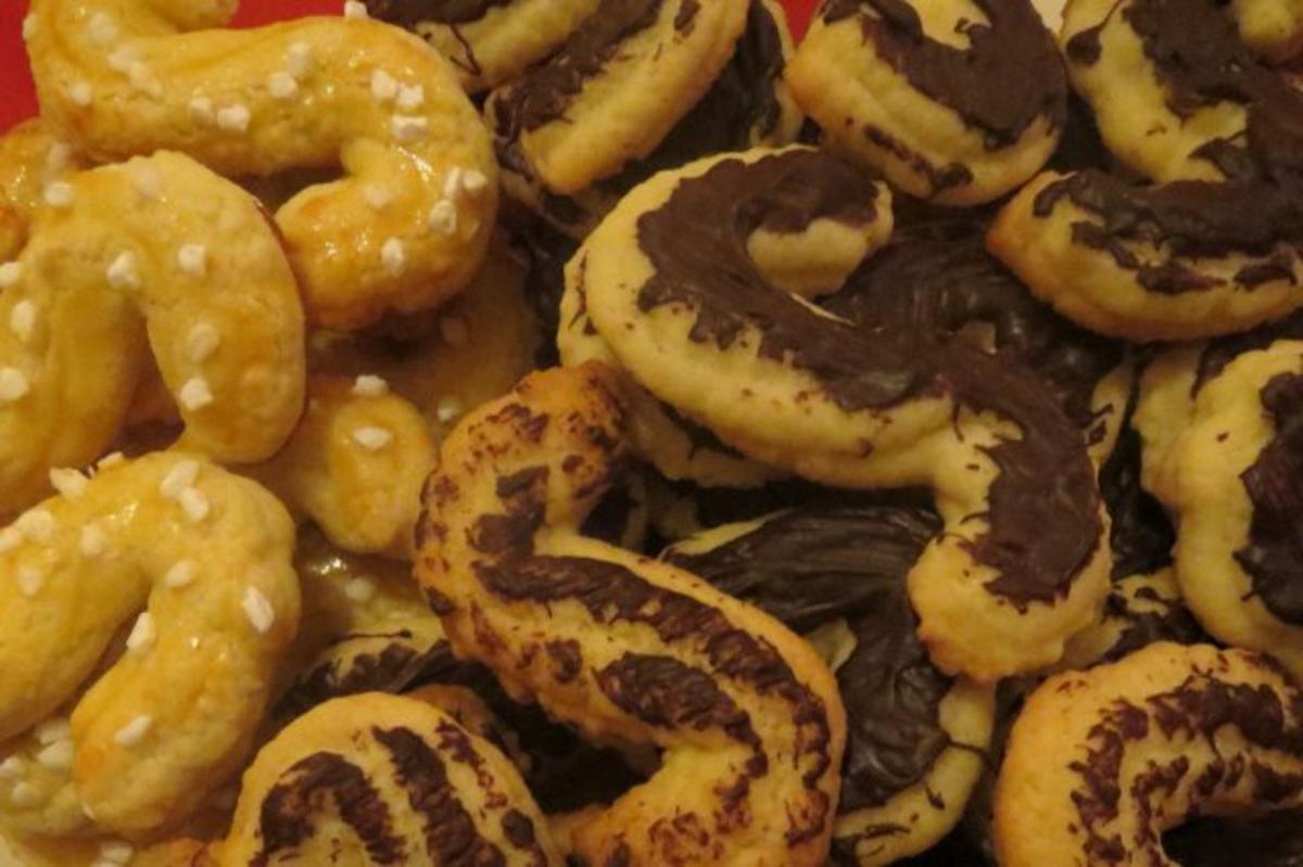 Backen: Butter-S (ala Oma) ... mit zweierlei Belag - Rezept - kochbar.de
