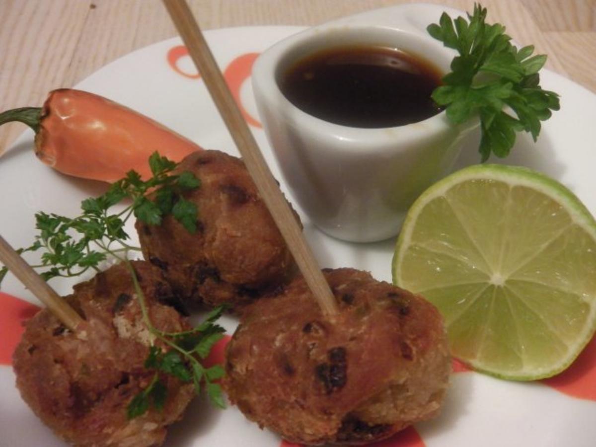 Asiatische Hühner-Fleischbällchen an Dip-Sauce - Rezept - kochbar.de