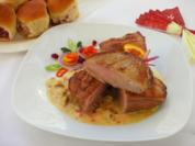 Barbarie Entenbrust an Orangensauce dazu Maroni-Preiselbeer-Buchteln - Rezept
