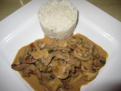 Rezept: Schweinegeschnetzeltes mit Champignons Schweinegeschnetzeltes mit Champignons - Rezept